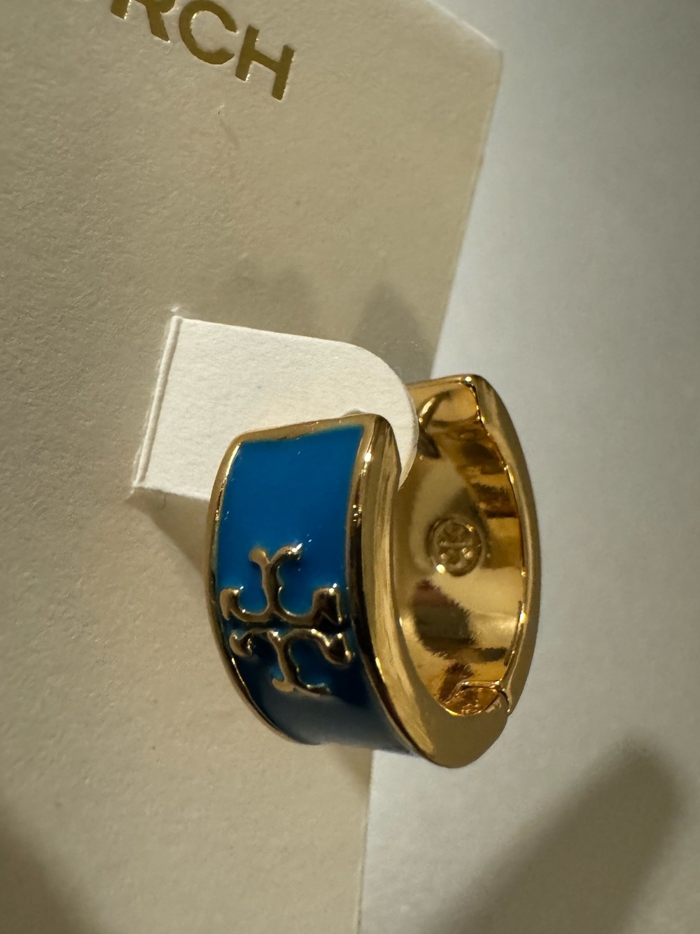 Tory Burch New Kira Color Logo Huggie Hoop Earrings - Picture 4 of 7